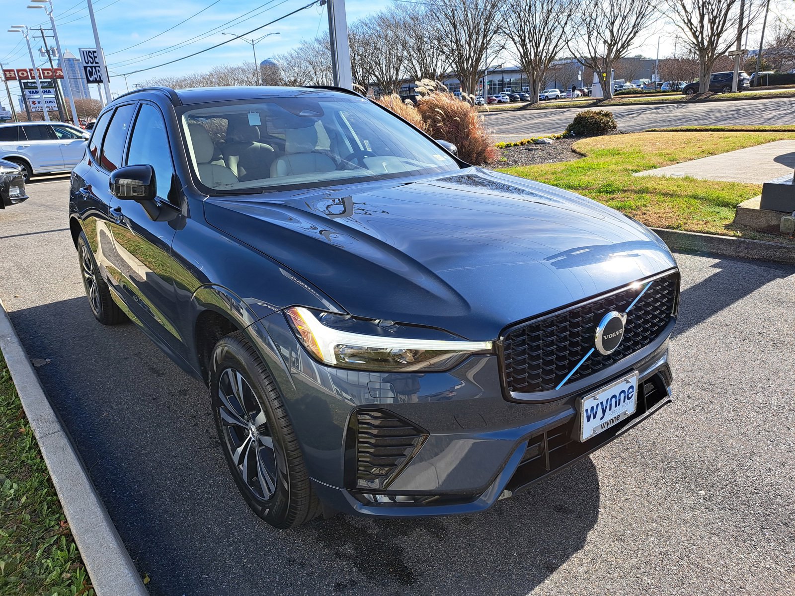 2025 Volvo XC60 B5 Core photo 2