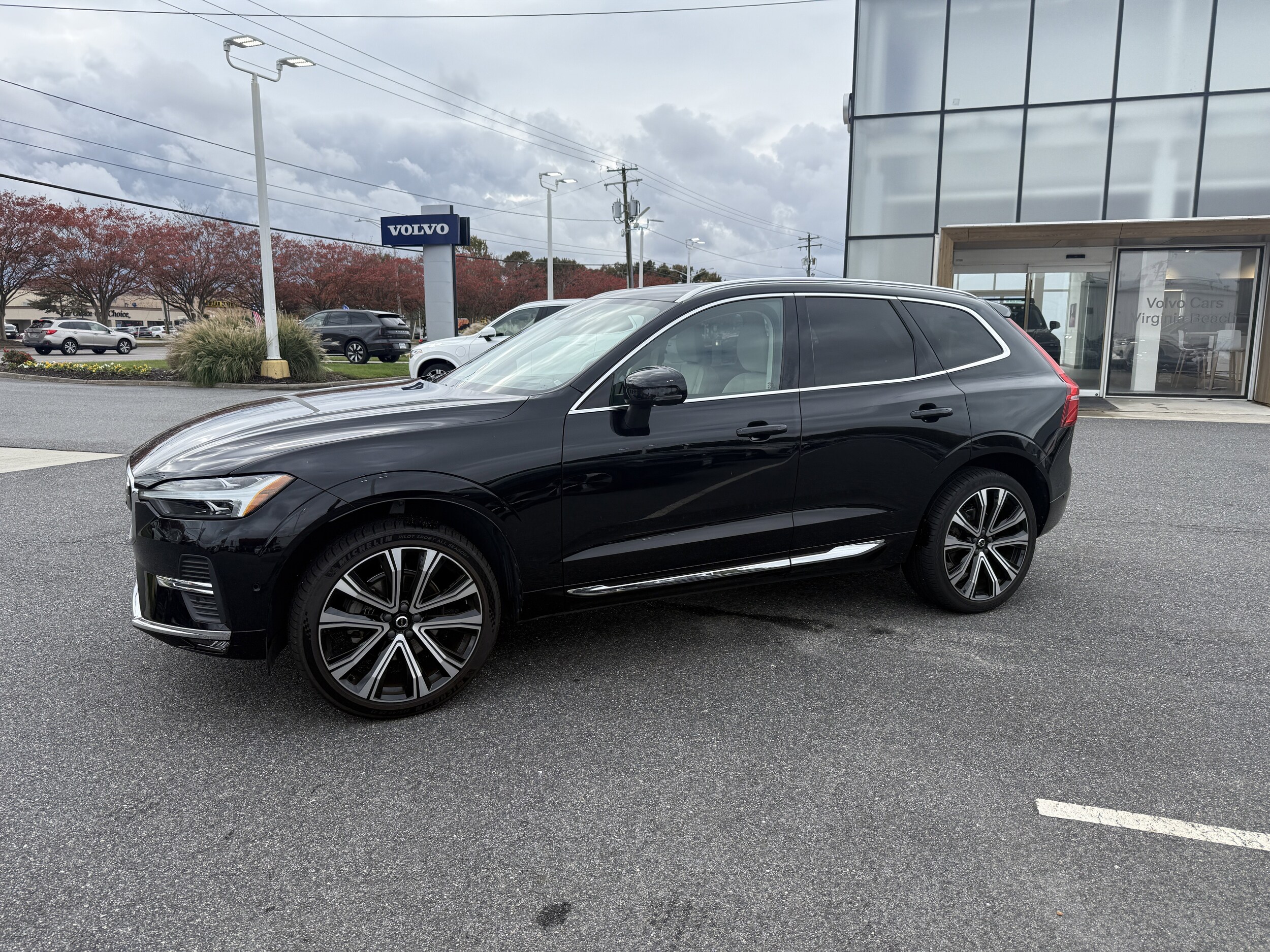 2023 Volvo XC60 Ultimate B5 photo 3
