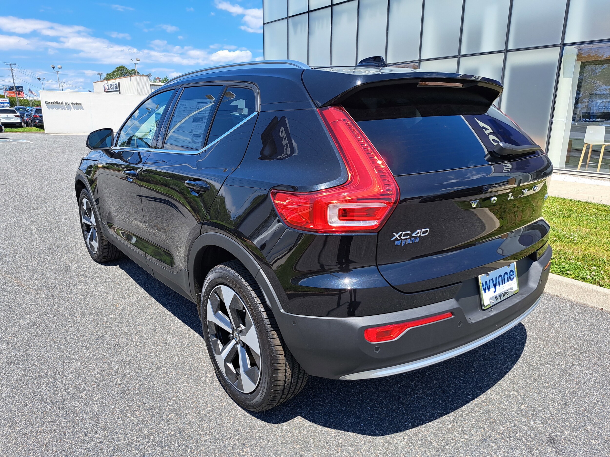 2025 Volvo XC40 Plus photo 2