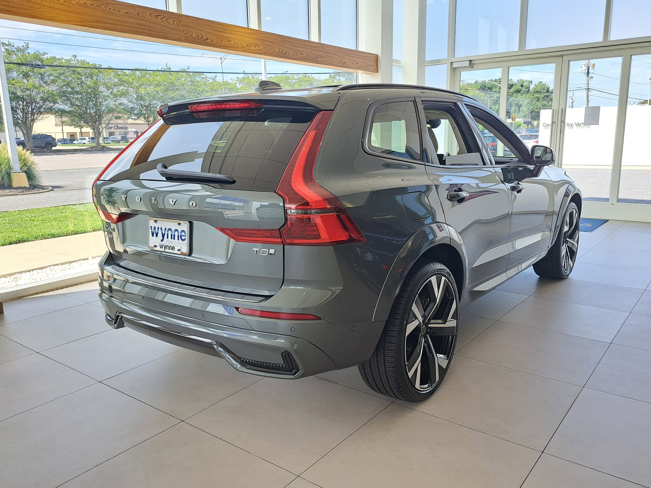 2026 Volvo XC60 Hybrid T8 photo 3