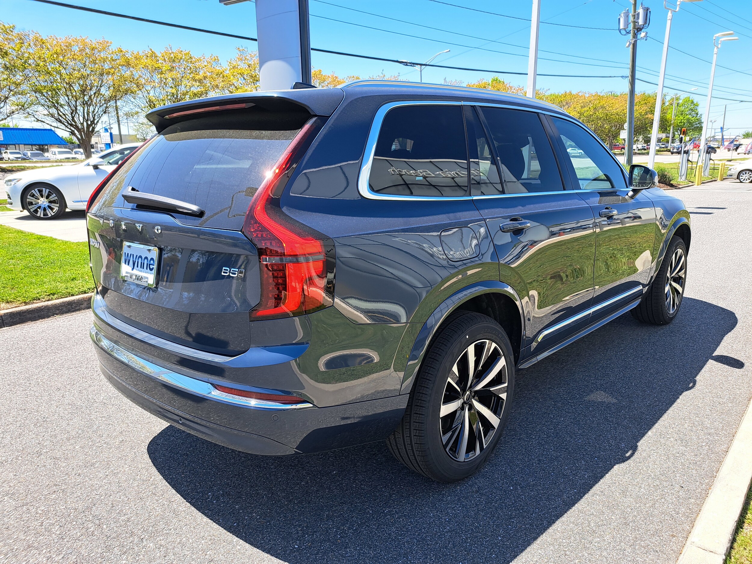 2025 Volvo XC90 B5 Core photo 2