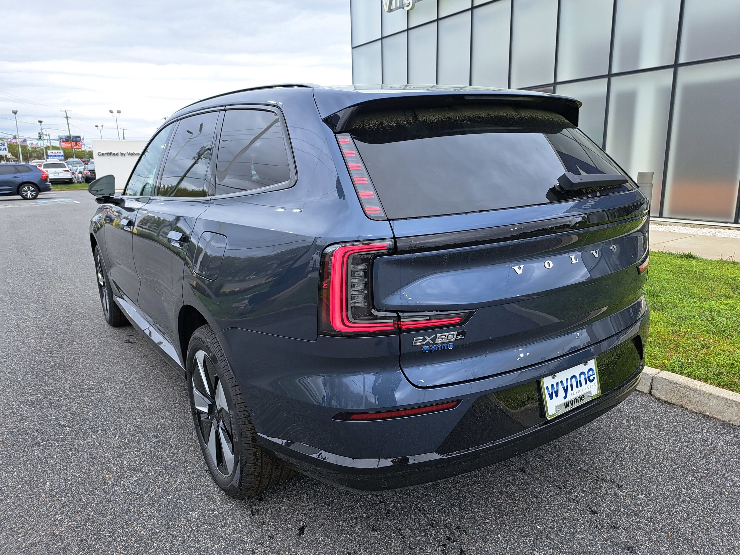 2025 Volvo EX90 Twin Motor Plus photo 3