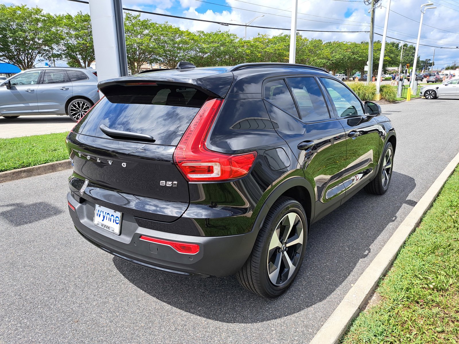 2025 Volvo XC40 Plus photo 3