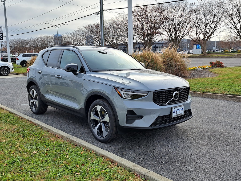 New 2026 Volvo XC40 B4 Core SUV