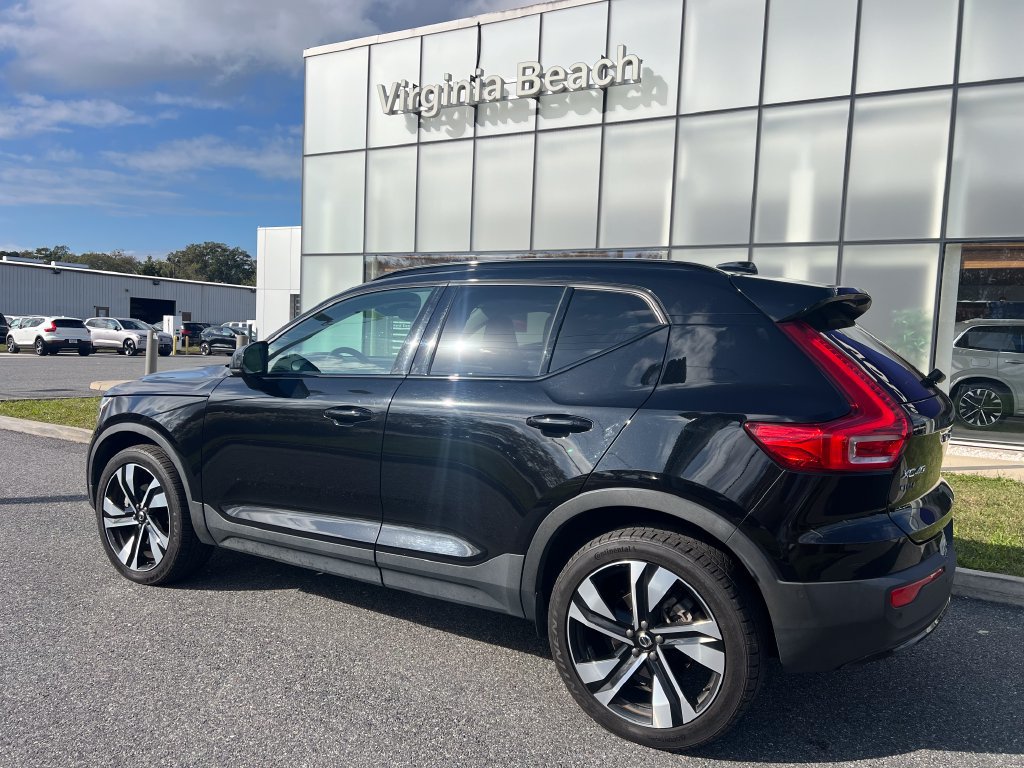 Used 2024 Volvo XC40 Ultimate Dark Theme B5 AWD Ultimate Dark Theme