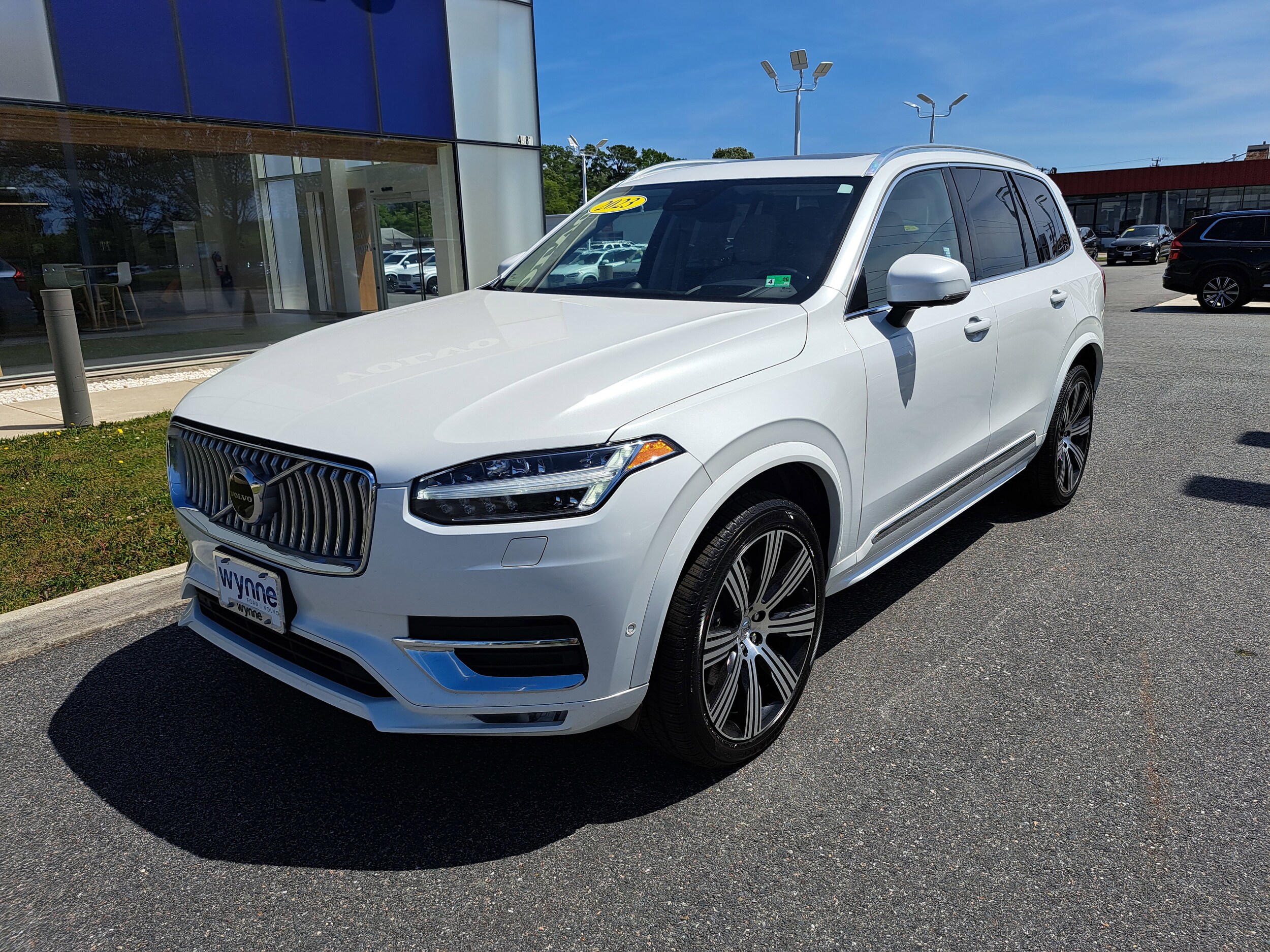 2023 Volvo XC90 AWD Ultimate photo 2
