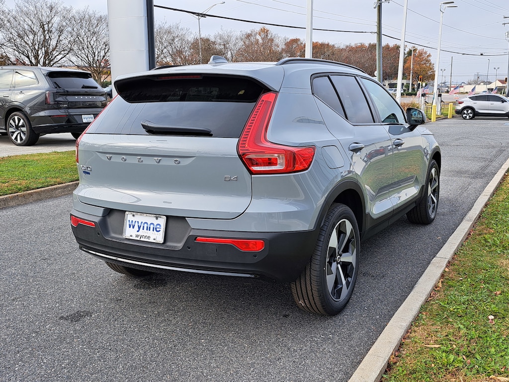 New 2026 Volvo XC40 B4 Core SUV