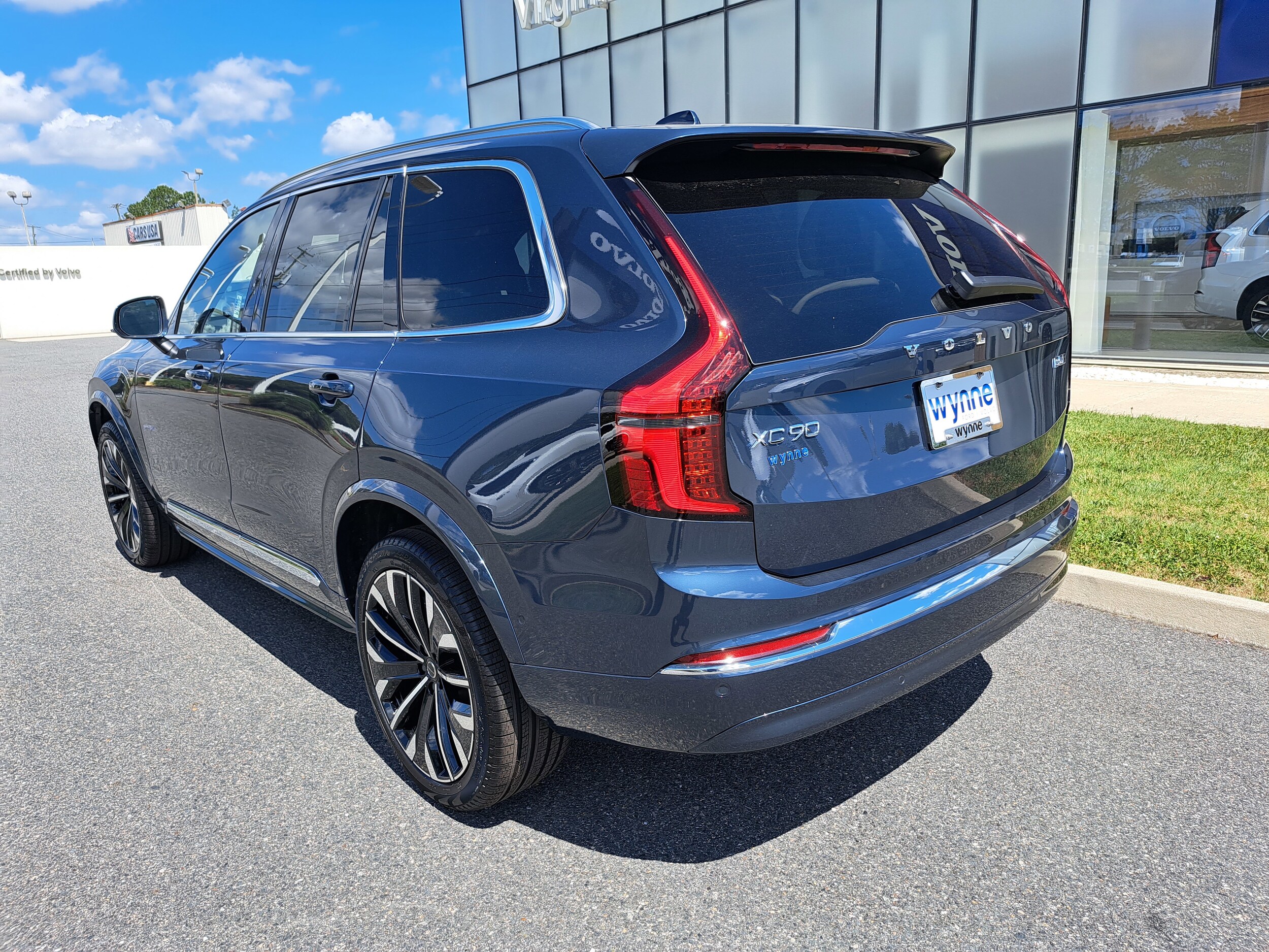 2026 Volvo XC90 B5 Plus photo 3