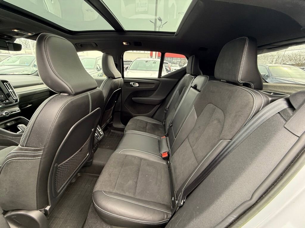 Used 2022 Volvo XC40 R-Design T5 AWD R-Design