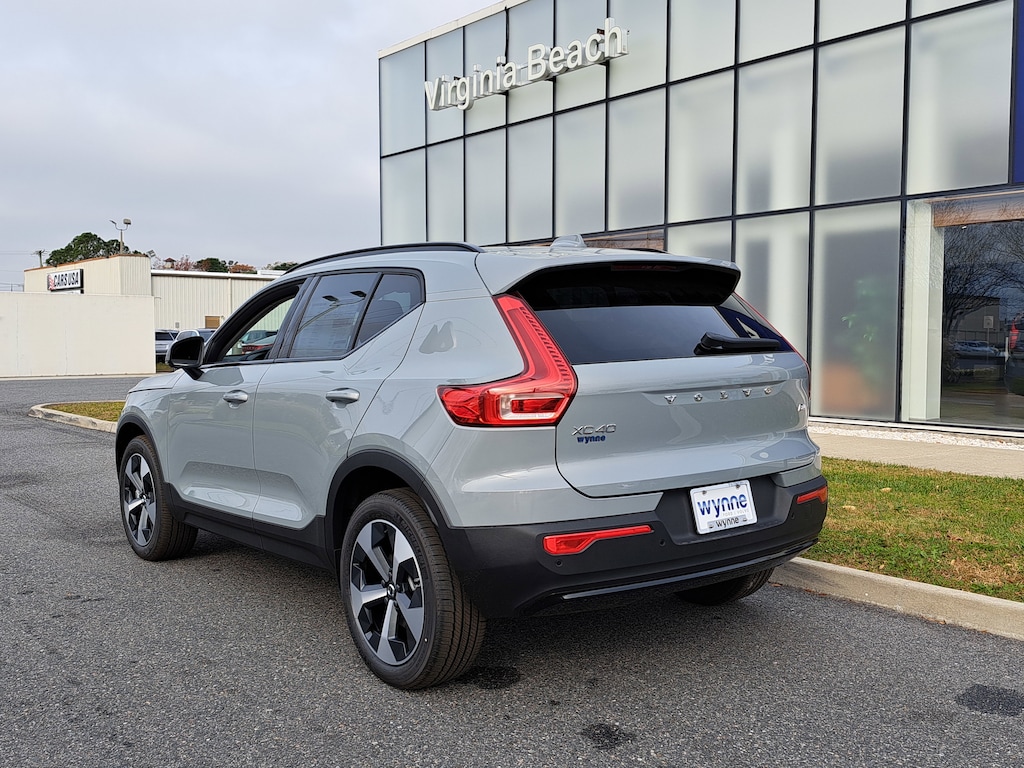 New 2026 Volvo XC40 B4 Core SUV