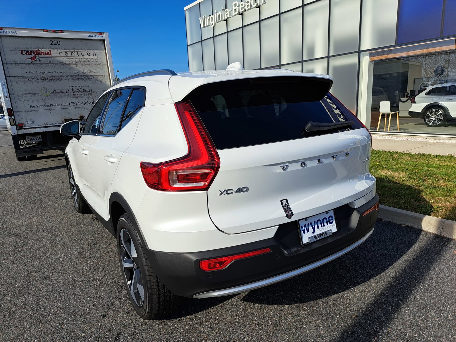 2025 Volvo XC40 Core photo 4