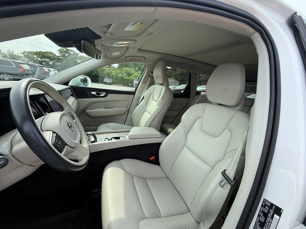 Certified 2022 Volvo XC60 Momentum B5 AWD Momentum