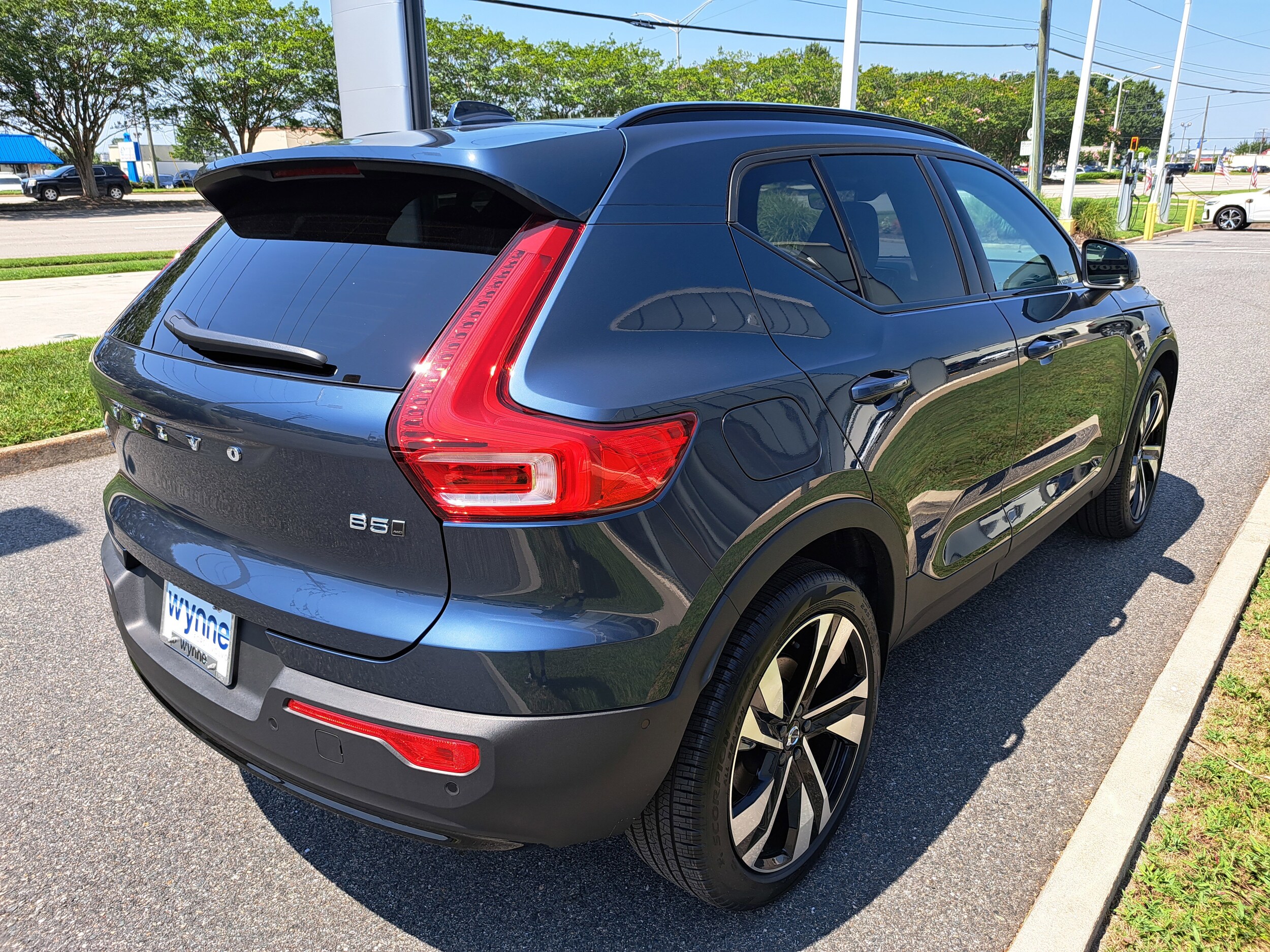 2026 Volvo XC40 photo 2