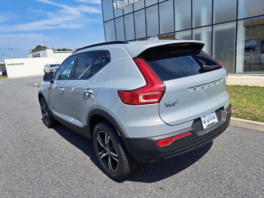 New 2026 Volvo XC40 B5 Core SUV