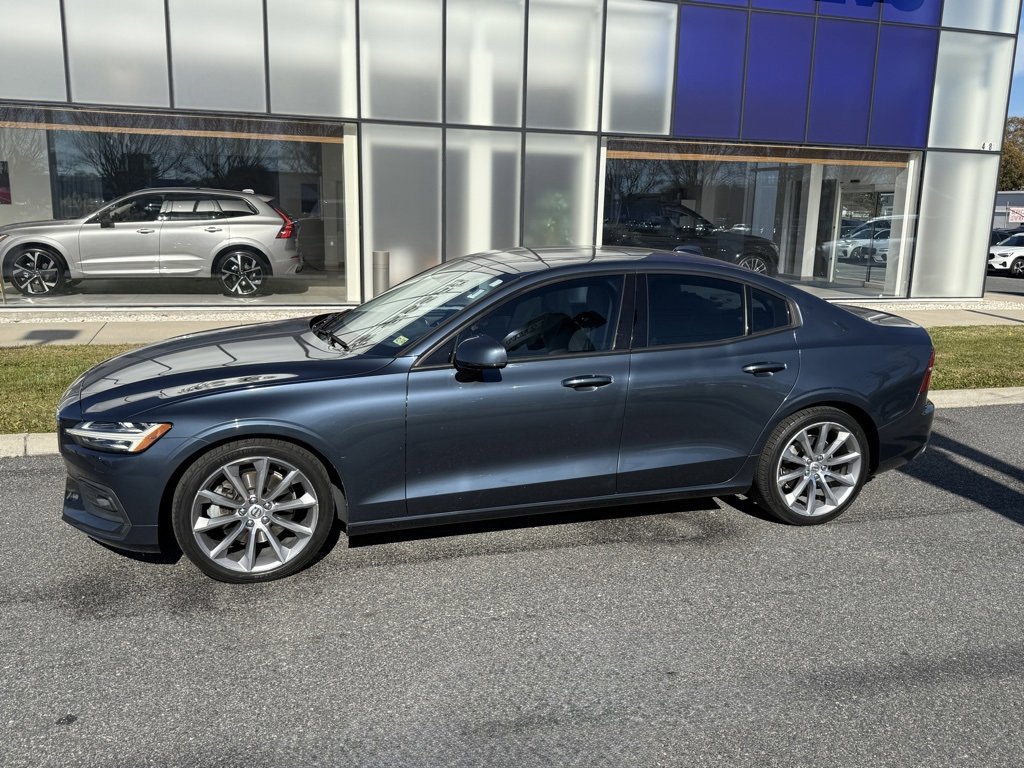 2019 Volvo S60 T5 Momentum photo 2