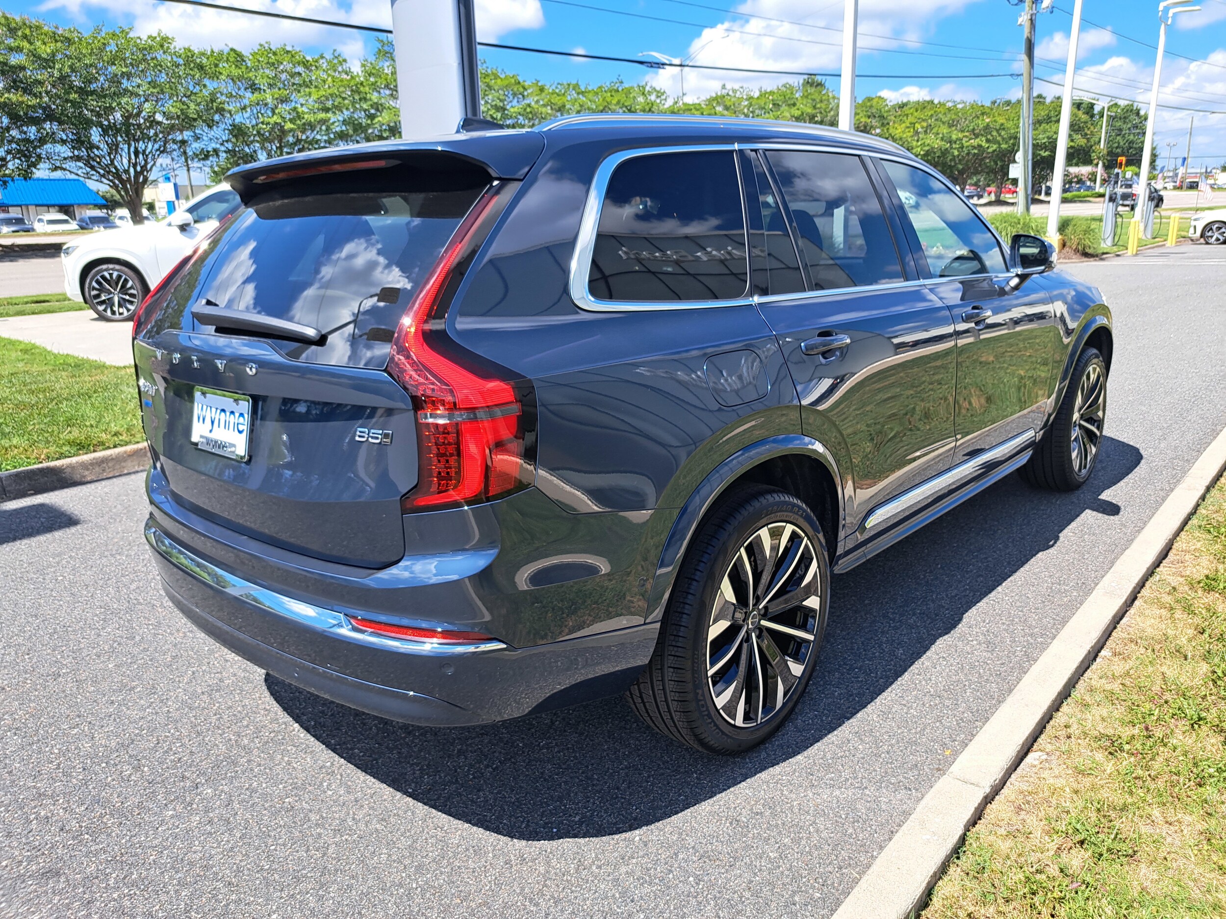 2026 Volvo XC90 B5 Plus photo 2