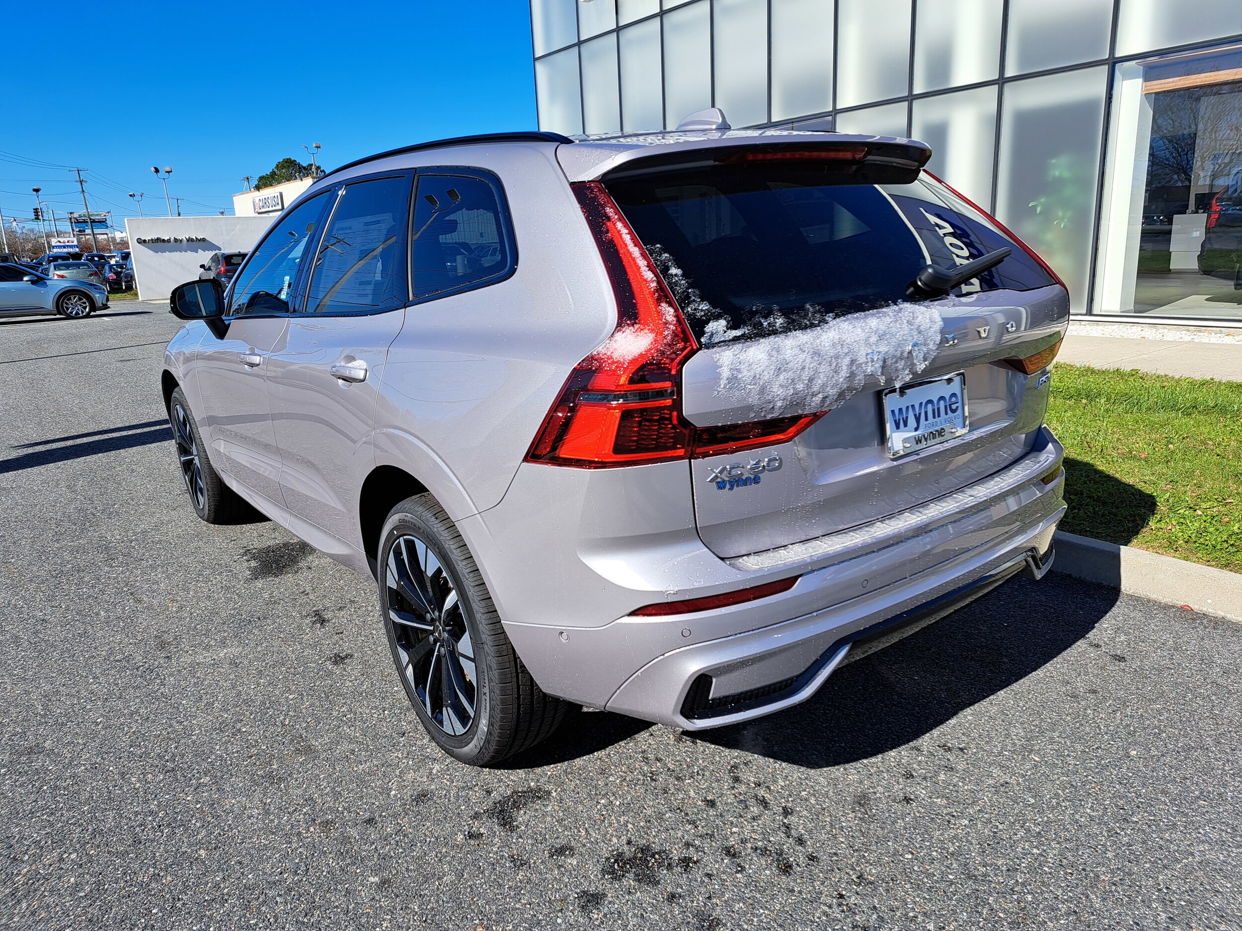 2026 Volvo XC60 B5 Plus photo 3