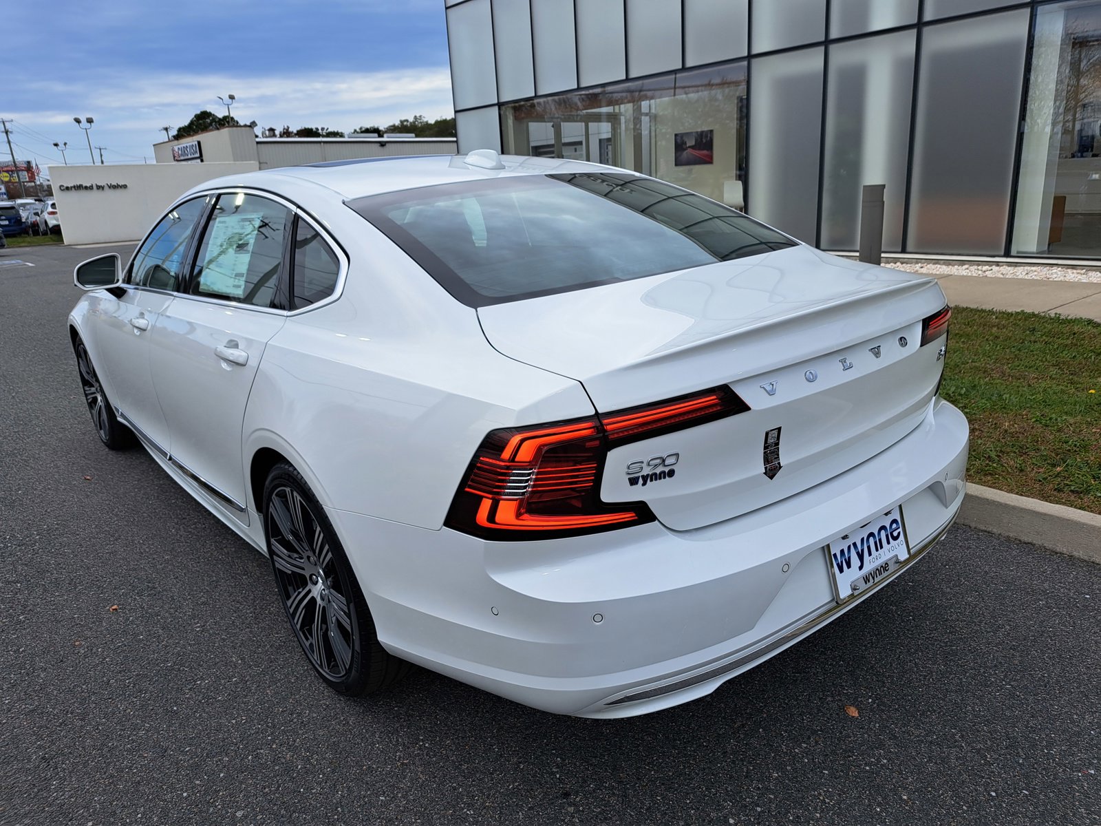 2025 Volvo S90 Plus photo 3