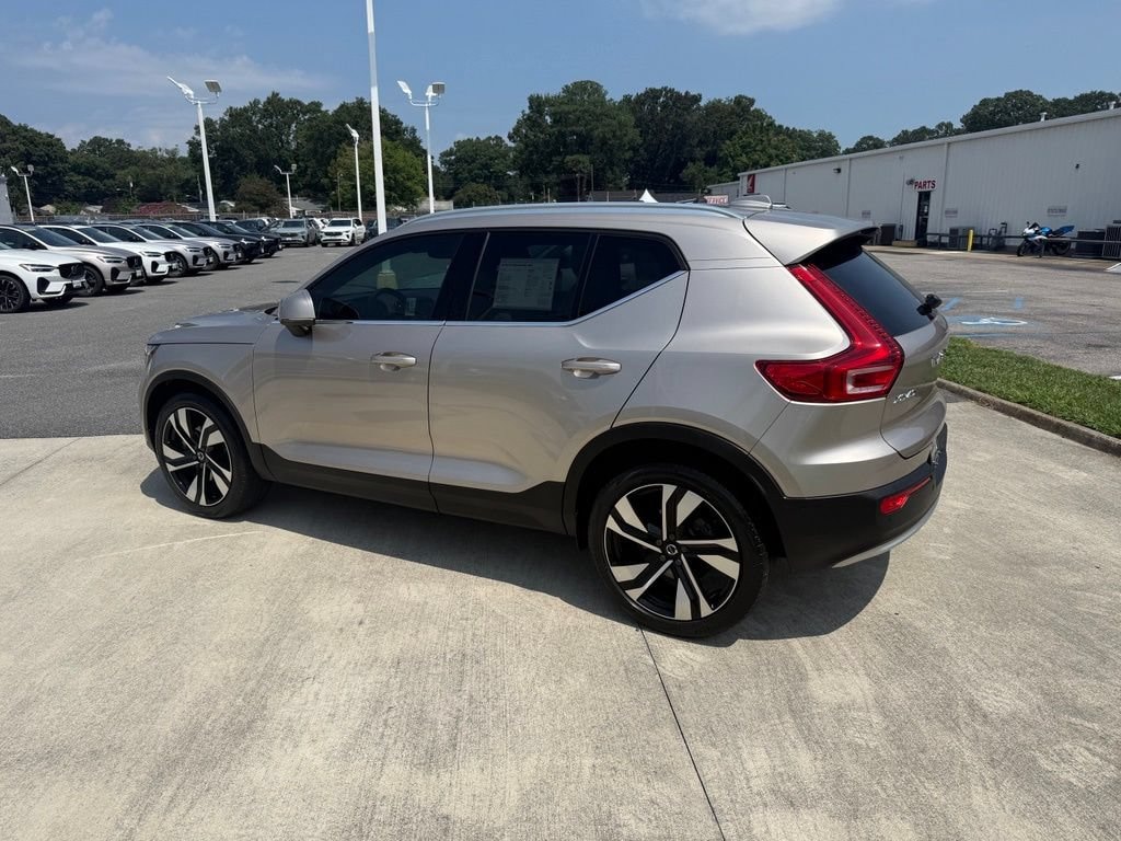 Certified 2023 Volvo XC40 Plus Bright Theme B5 AWD Plus Bright Theme