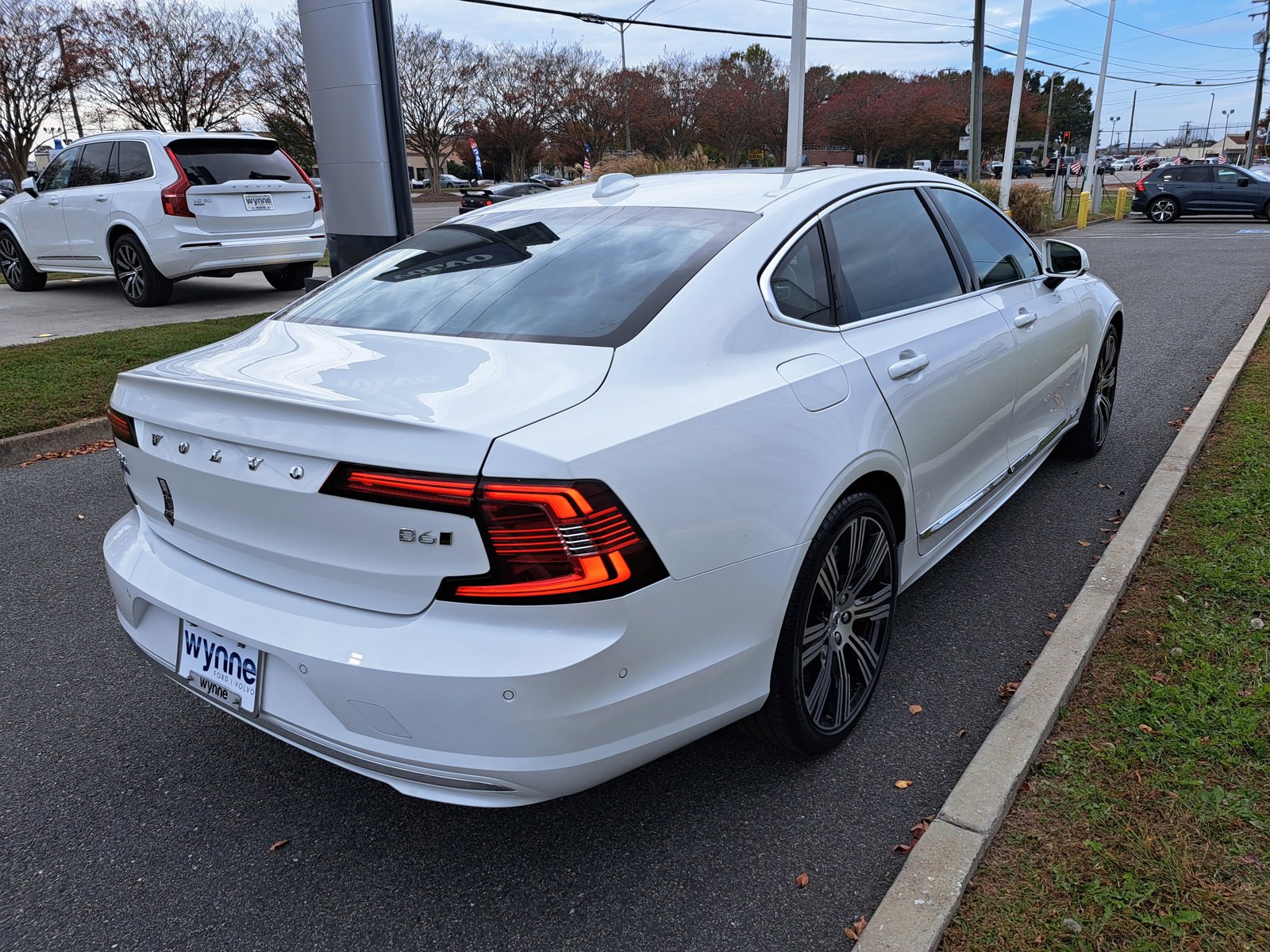 2025 Volvo S90 Plus photo 2