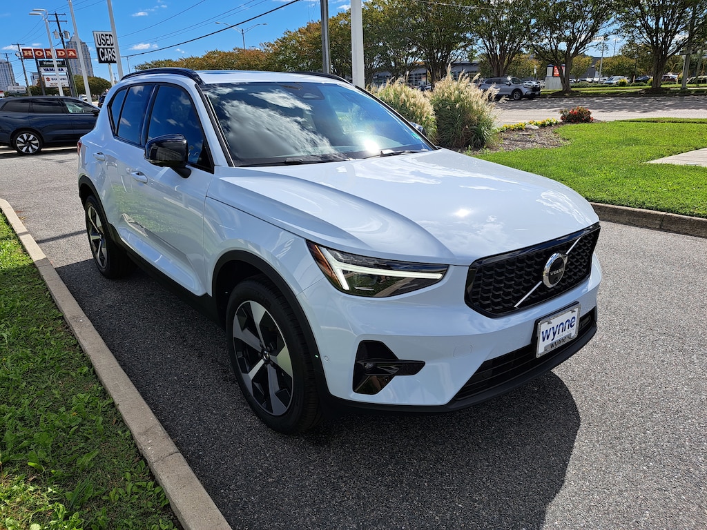 New 2026 Volvo XC40 B5 Plus SUV