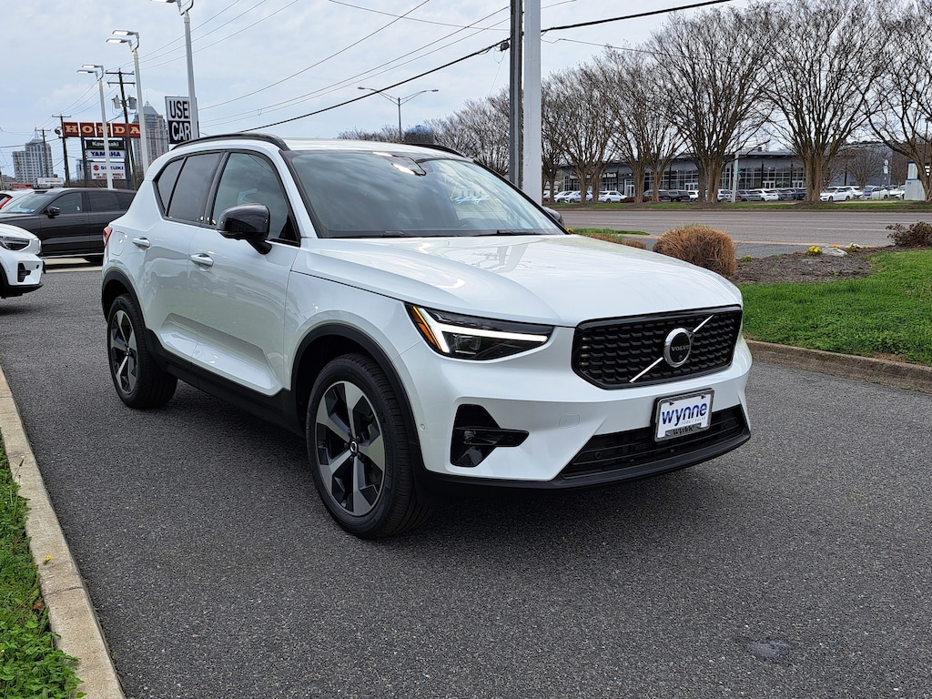 New 2026 Volvo XC40 B5 Plus SUV