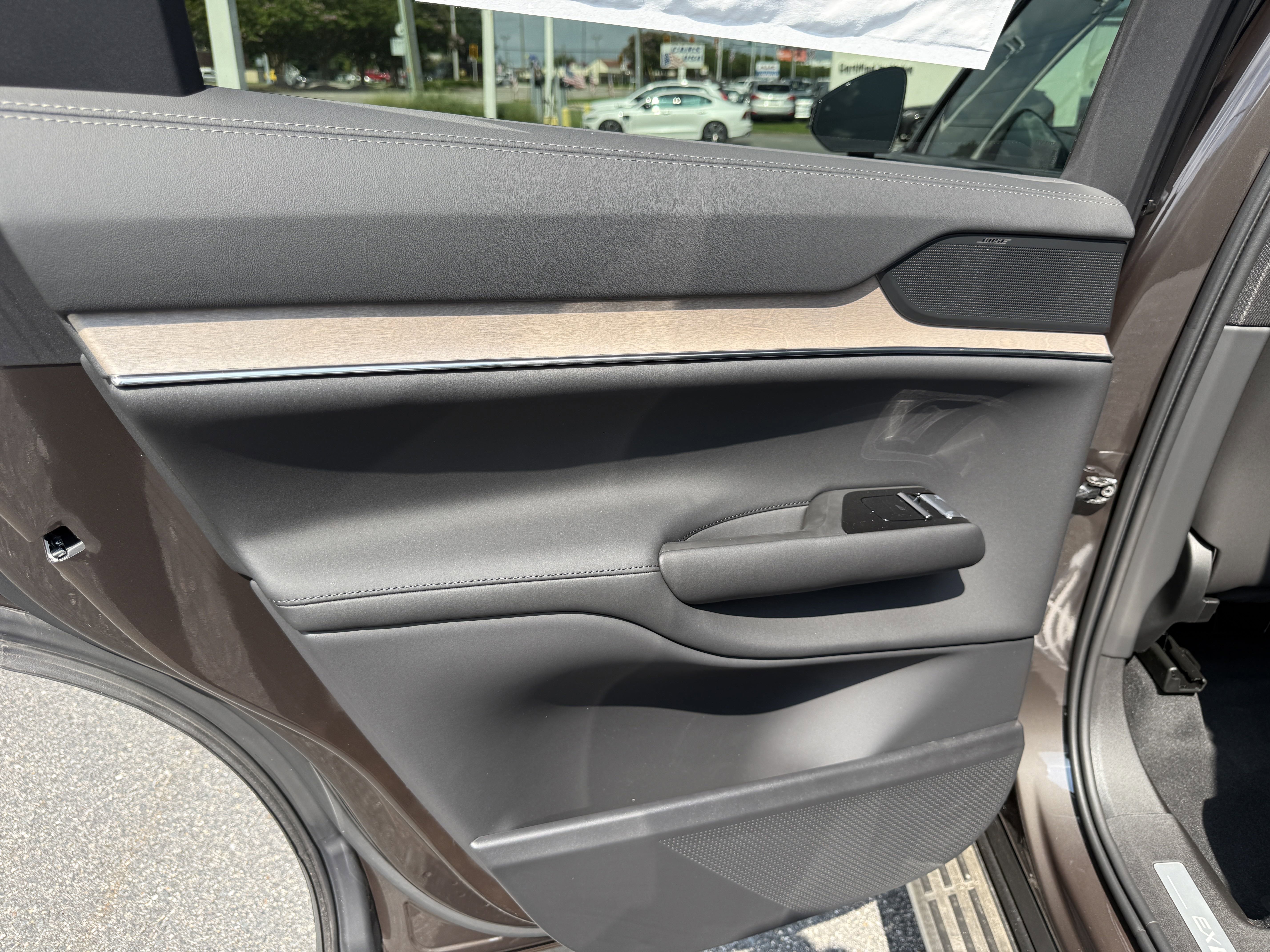 2025 Volvo EX90 Plus - Photo 12