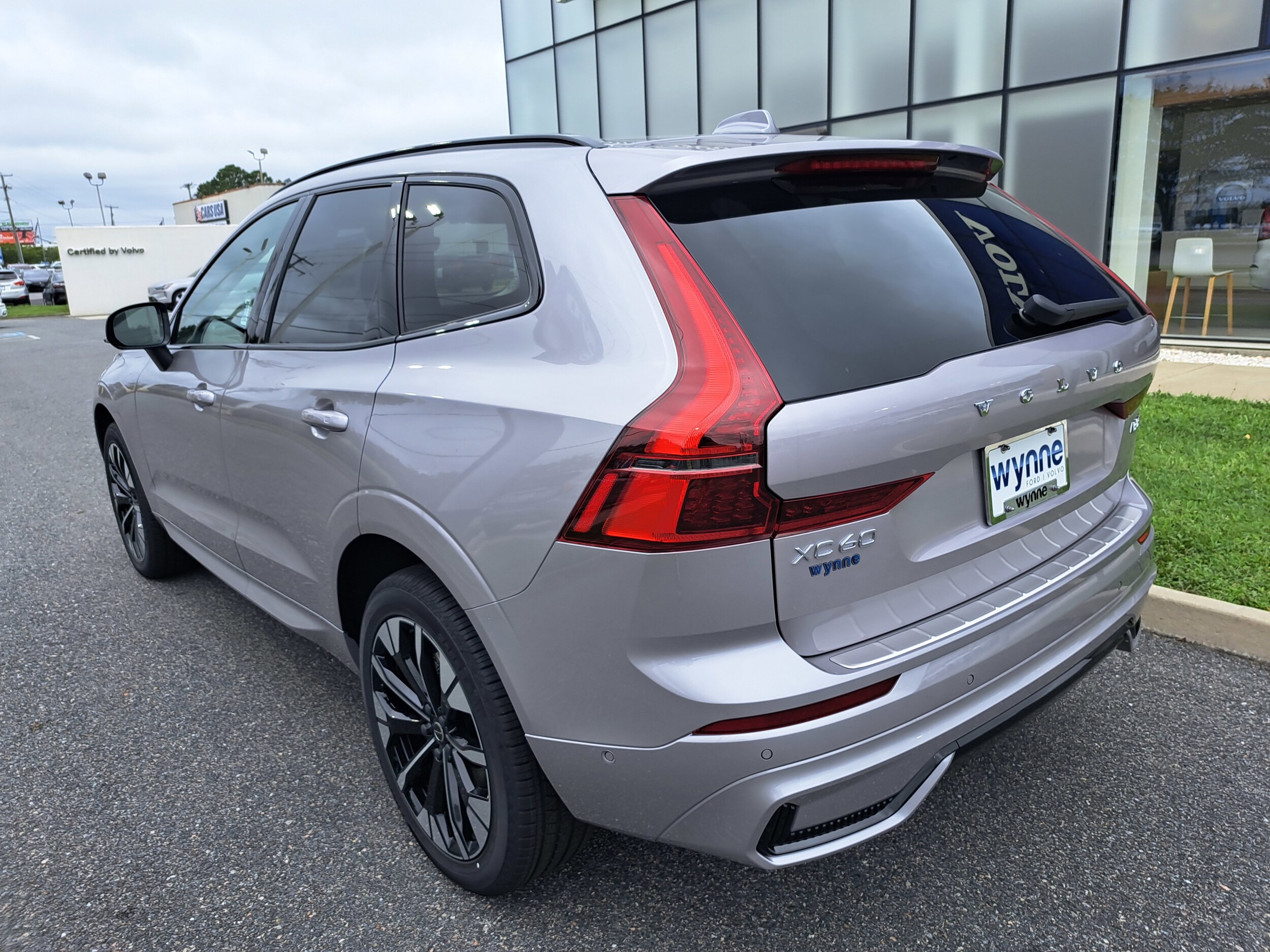 2026 Volvo XC60 B5 Plus photo 3