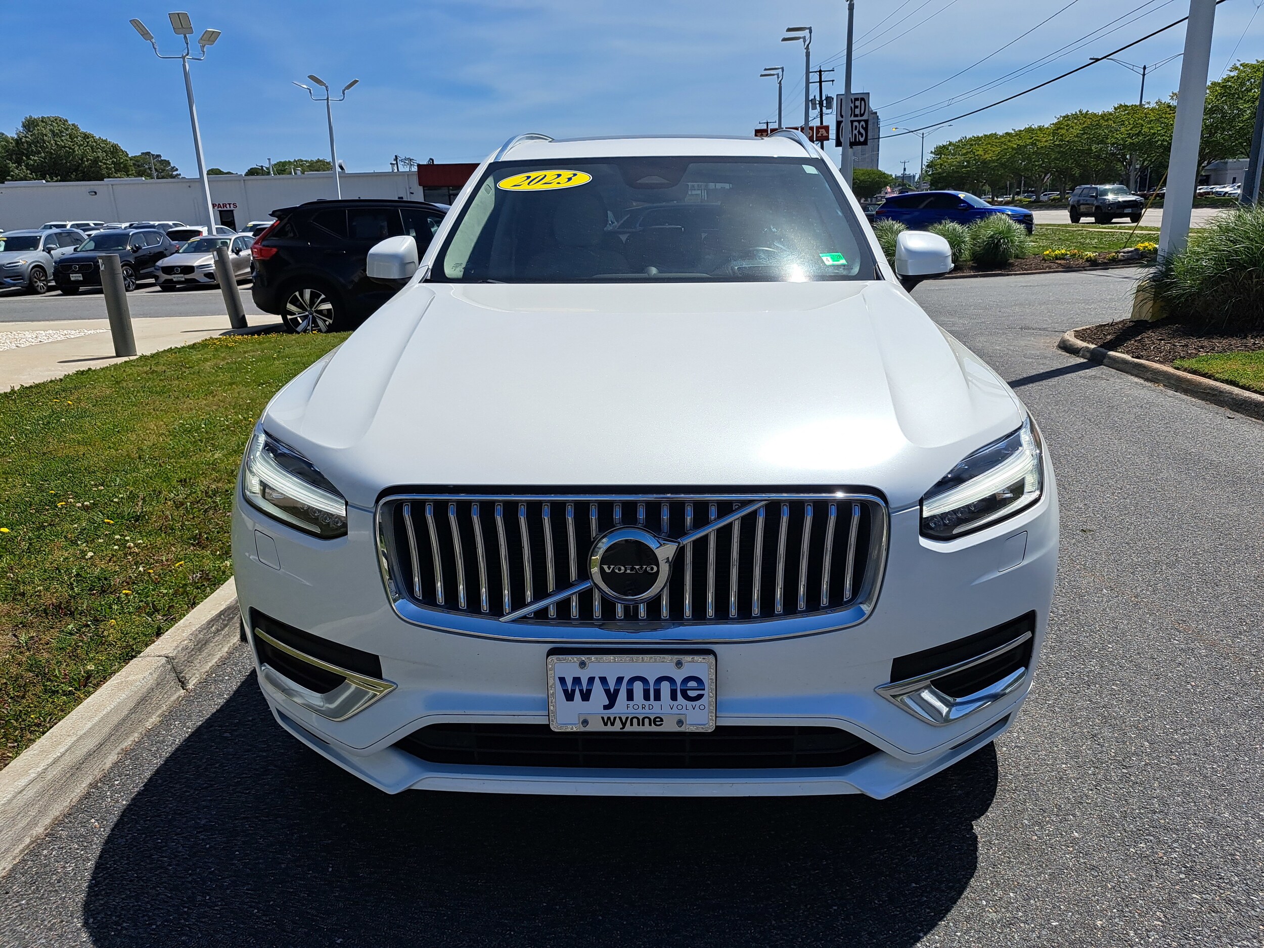 2023 Volvo XC90 AWD Ultimate photo 2