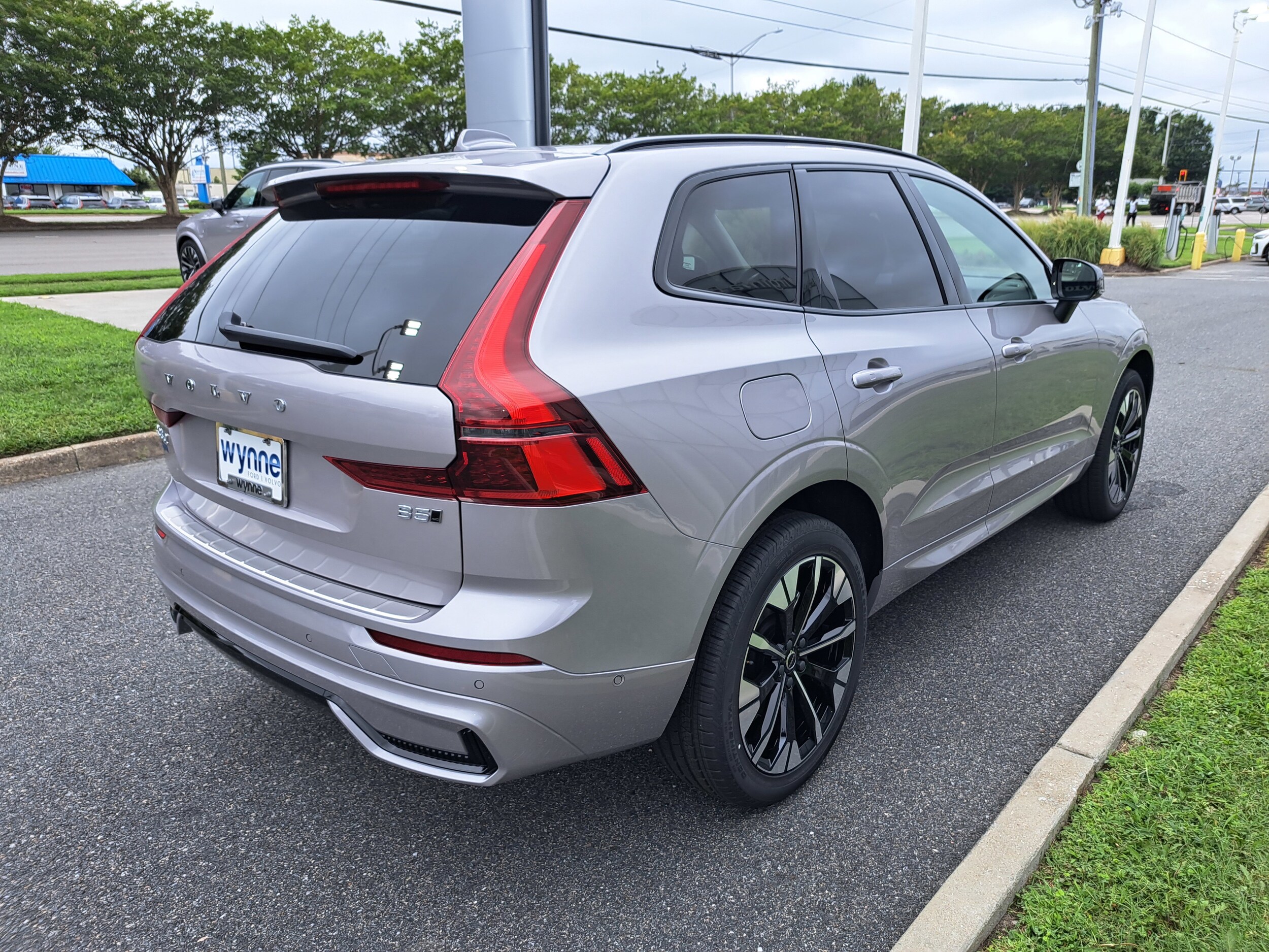 2026 Volvo XC60 B5 Plus photo 2