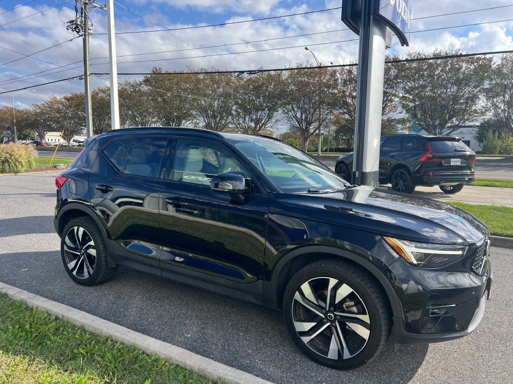 Used 2024 Volvo XC40 Ultimate Dark Theme B5 AWD Ultimate Dark Theme