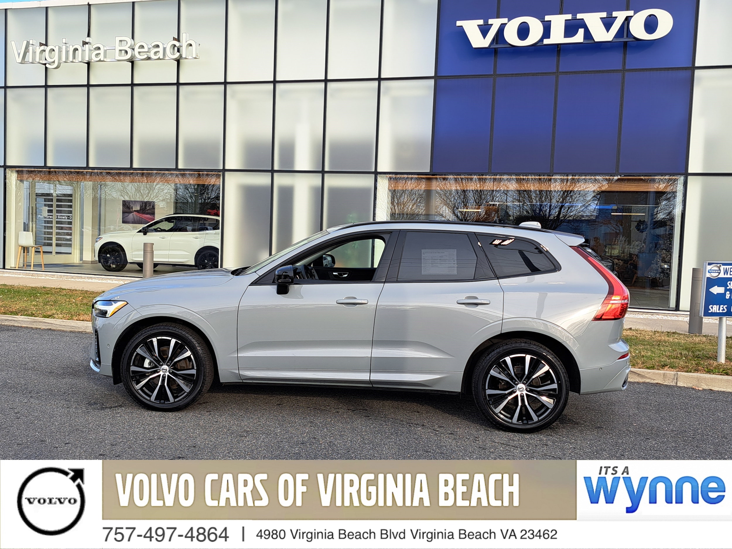 2025 Volvo XC60 Plus's photo