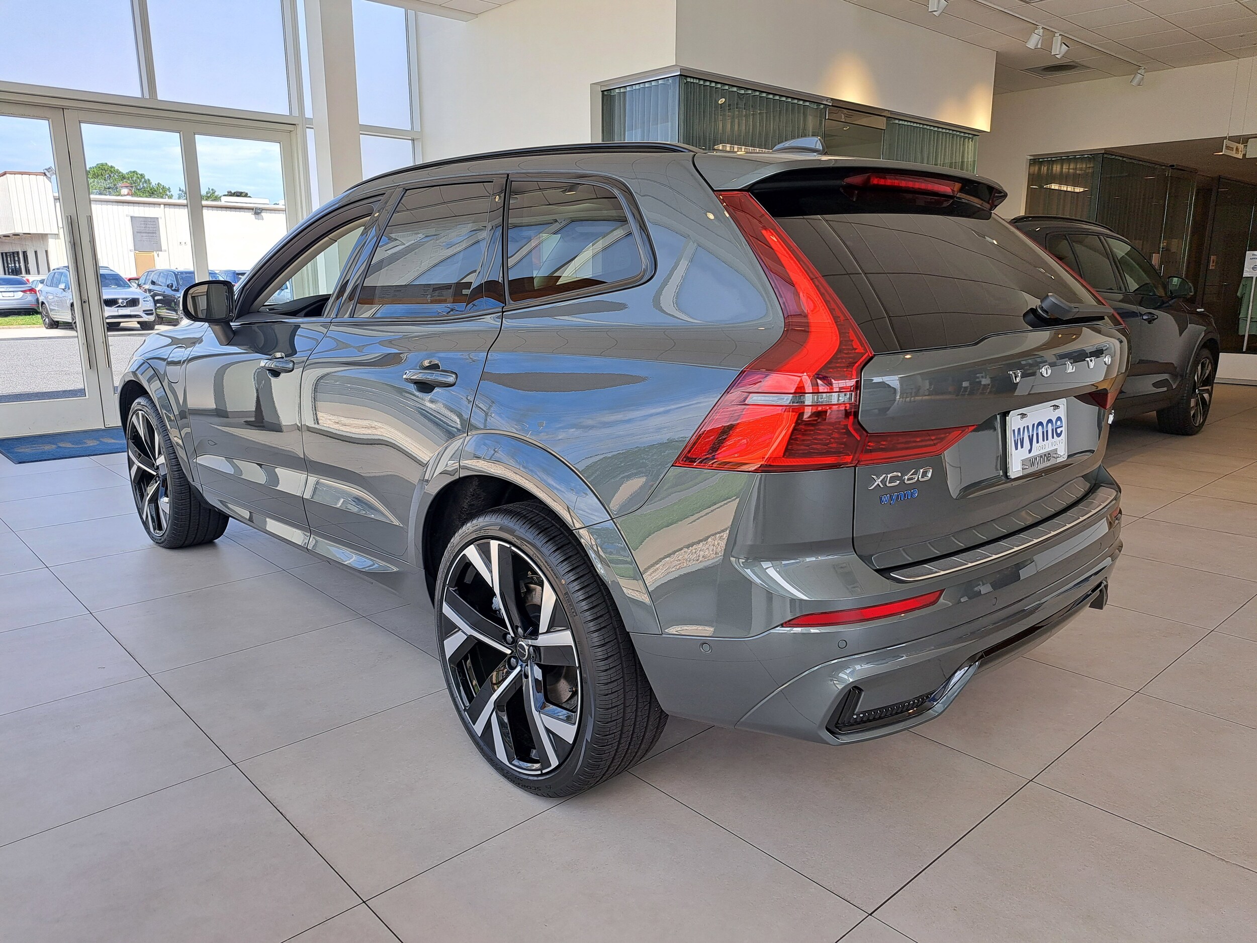2026 Volvo XC60 Hybrid T8 photo 4
