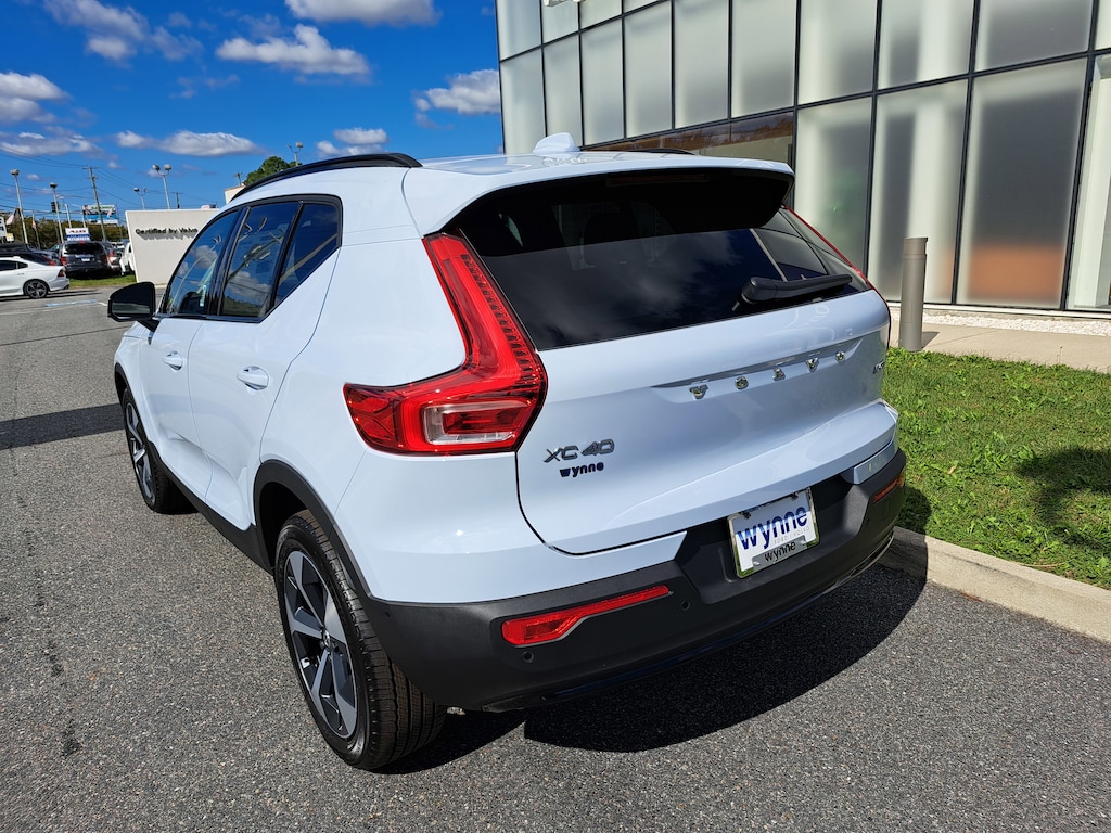 New 2026 Volvo XC40 B5 Plus SUV