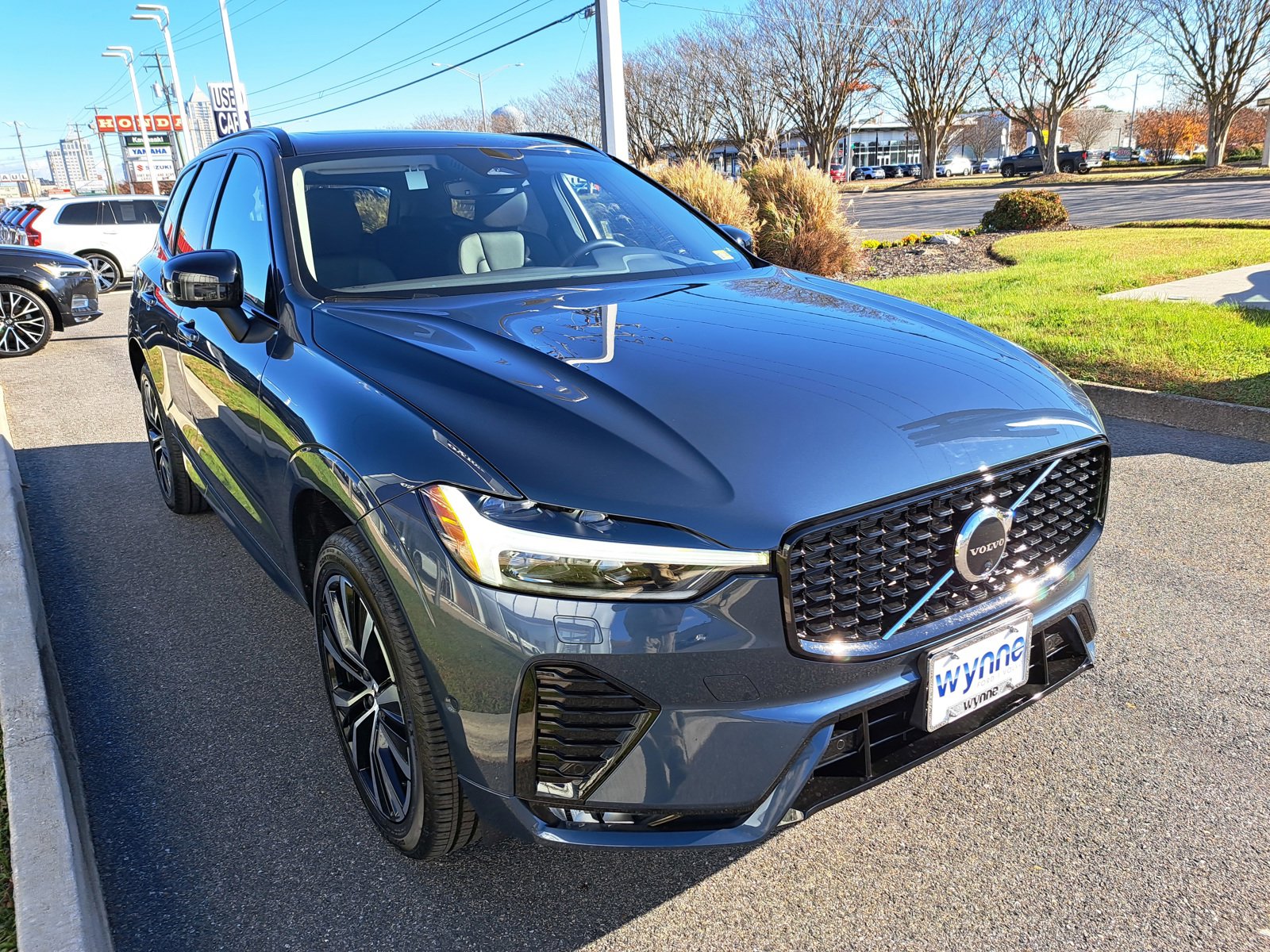 2025 Volvo XC60 B5 Plus photo 2