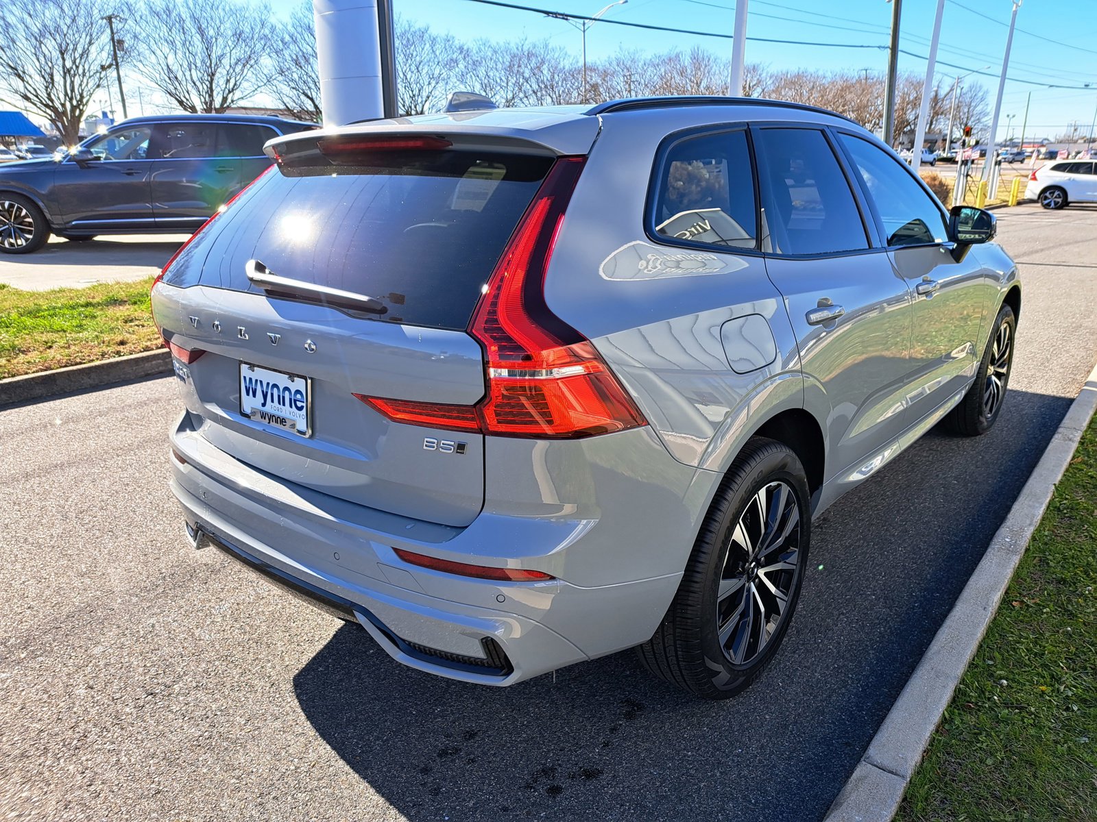2025 Volvo XC60 B5 Core photo 3