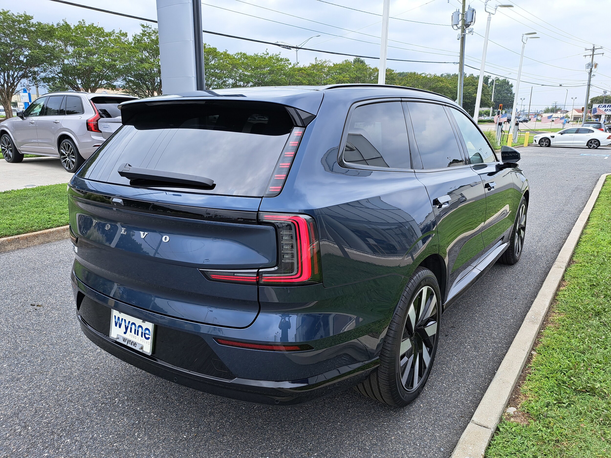 2025 Volvo EX90 Twin Motor Performance Ultra photo 2