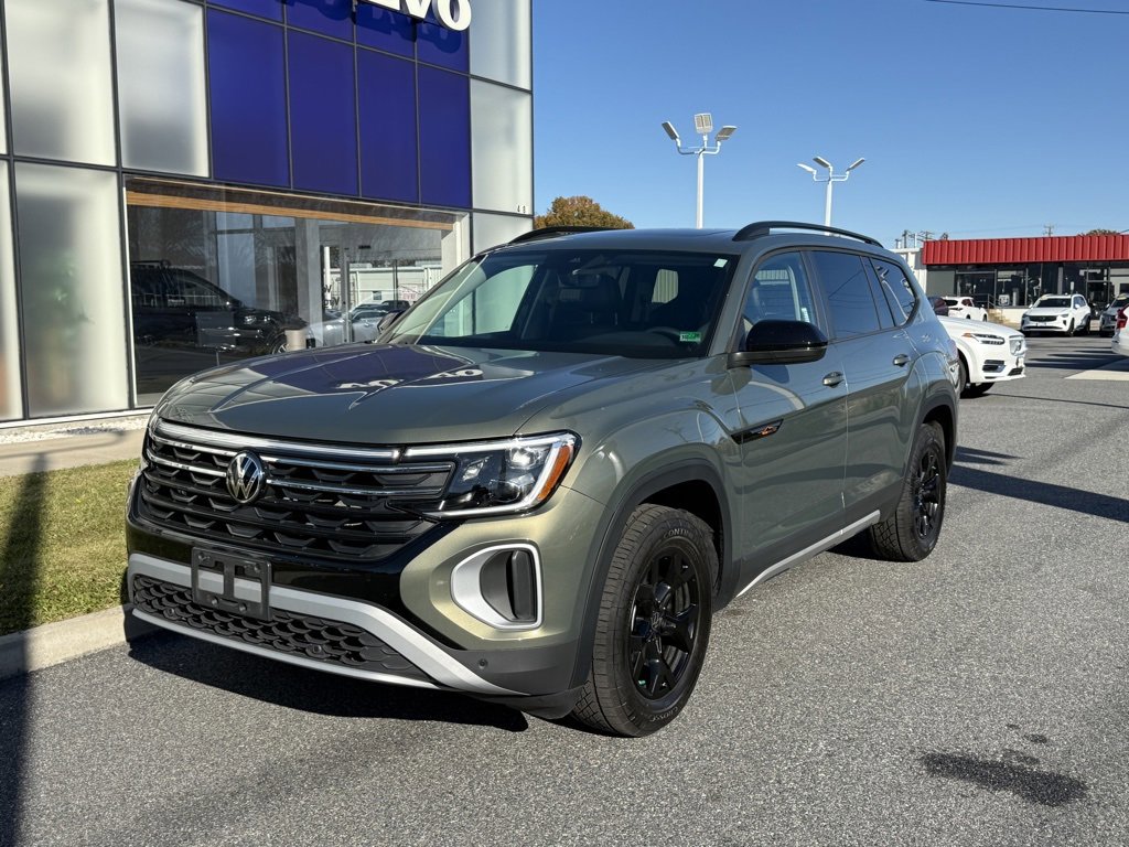 2025 Volkswagen Atlas Peak Edition photo 3