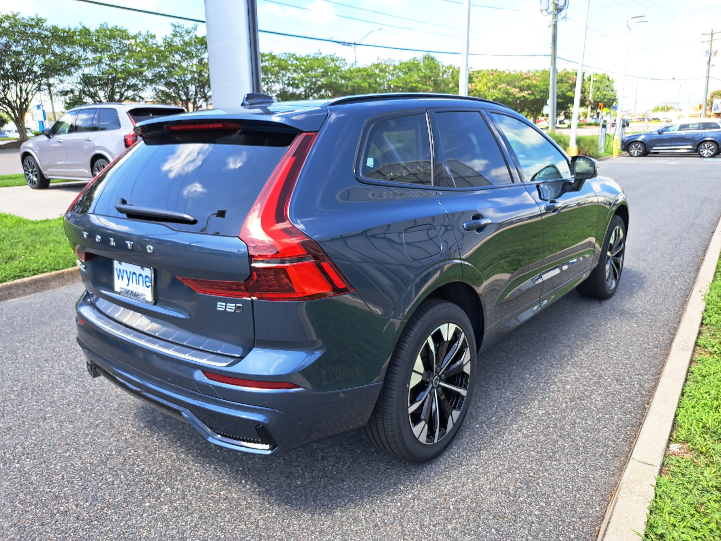 2026 Volvo XC60 B5 Core photo 2