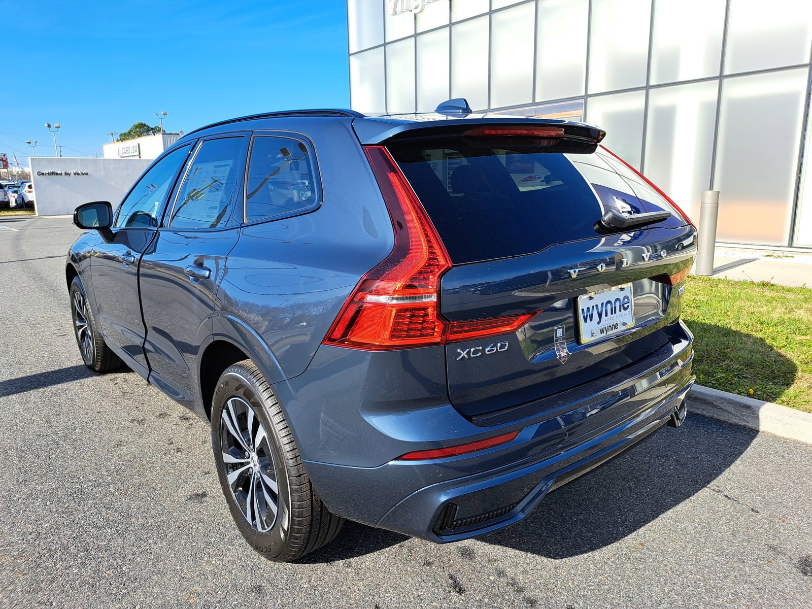 2025 Volvo XC60 B5 Core photo 4