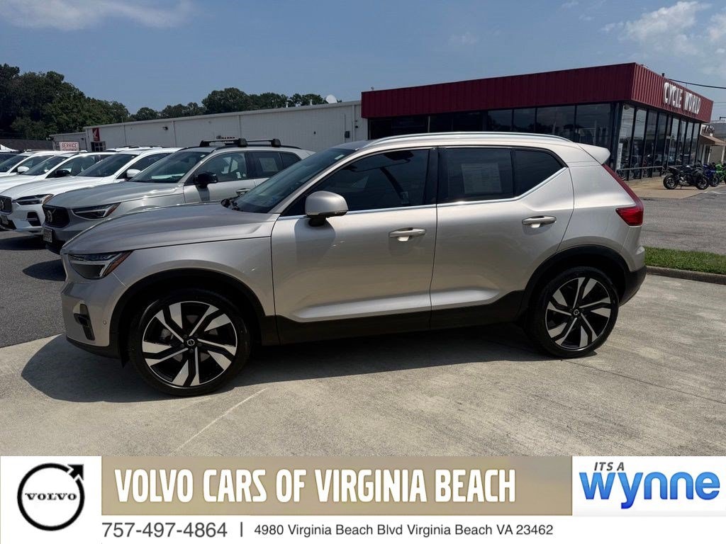 Certified 2023 Volvo XC40 Plus Bright Theme B5 AWD Plus Bright Theme