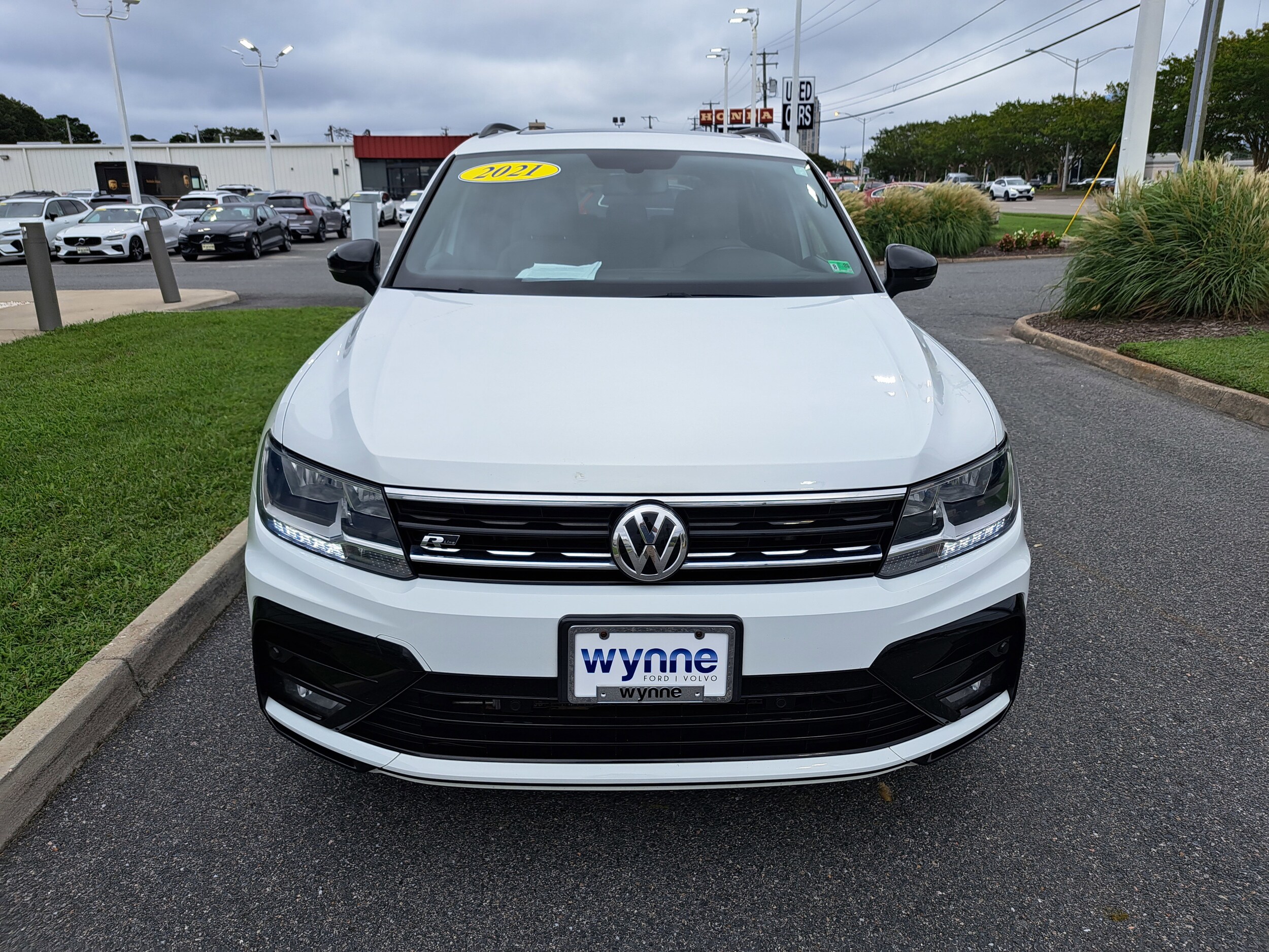 2021 Volkswagen Tiguan SE R-Line Black photo 3