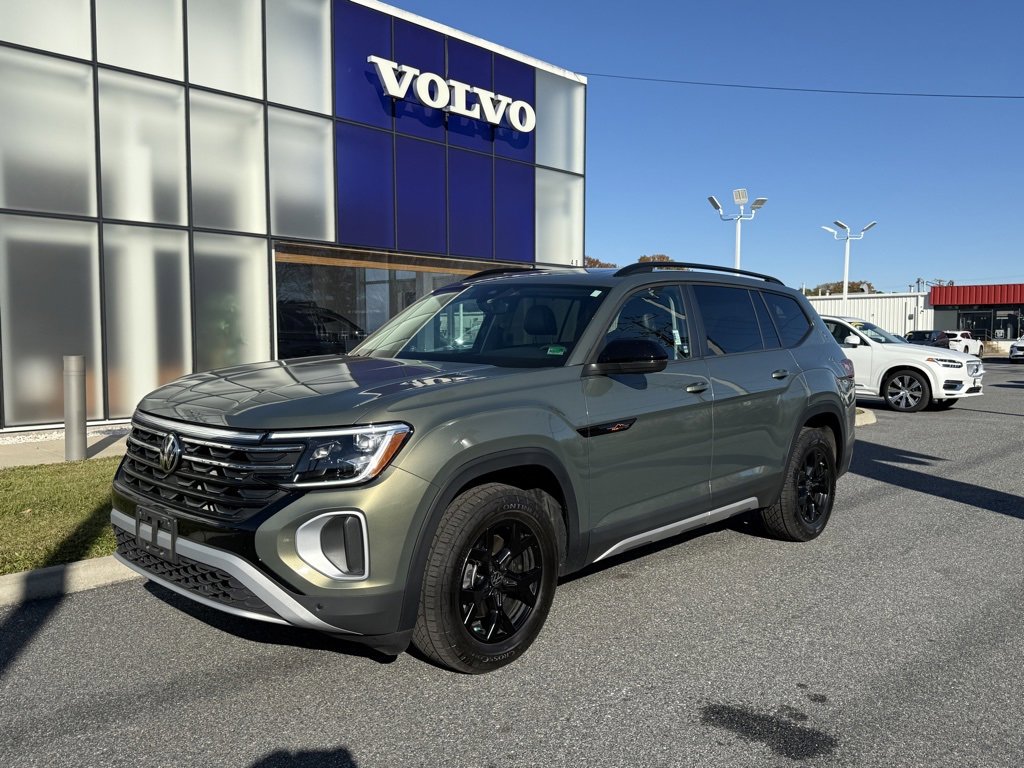 2025 Volkswagen Atlas Peak Edition photo 2