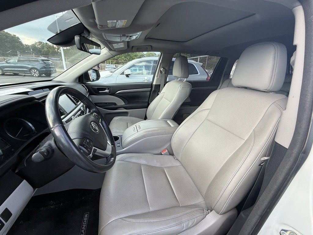 2017 Toyota Highlander Limited photo 2