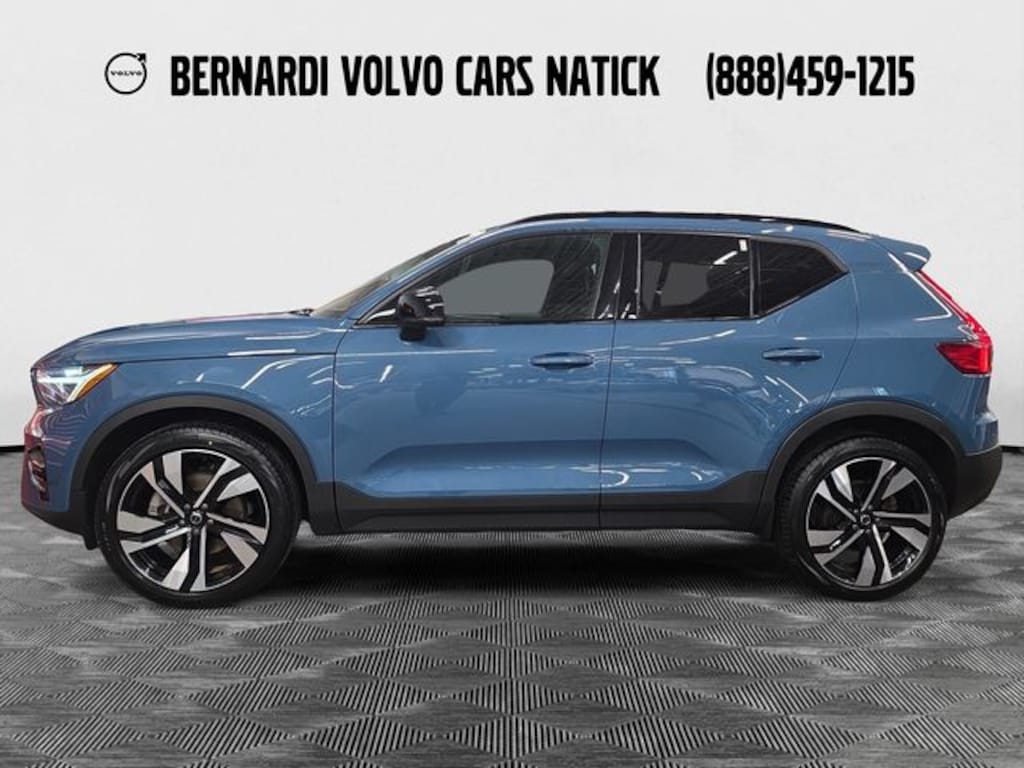 Certified 2023 Volvo XC40 B5 Plus Dark Theme SUV