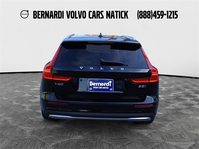 2024 Volvo V60 Cross Country Ultimate photo 4