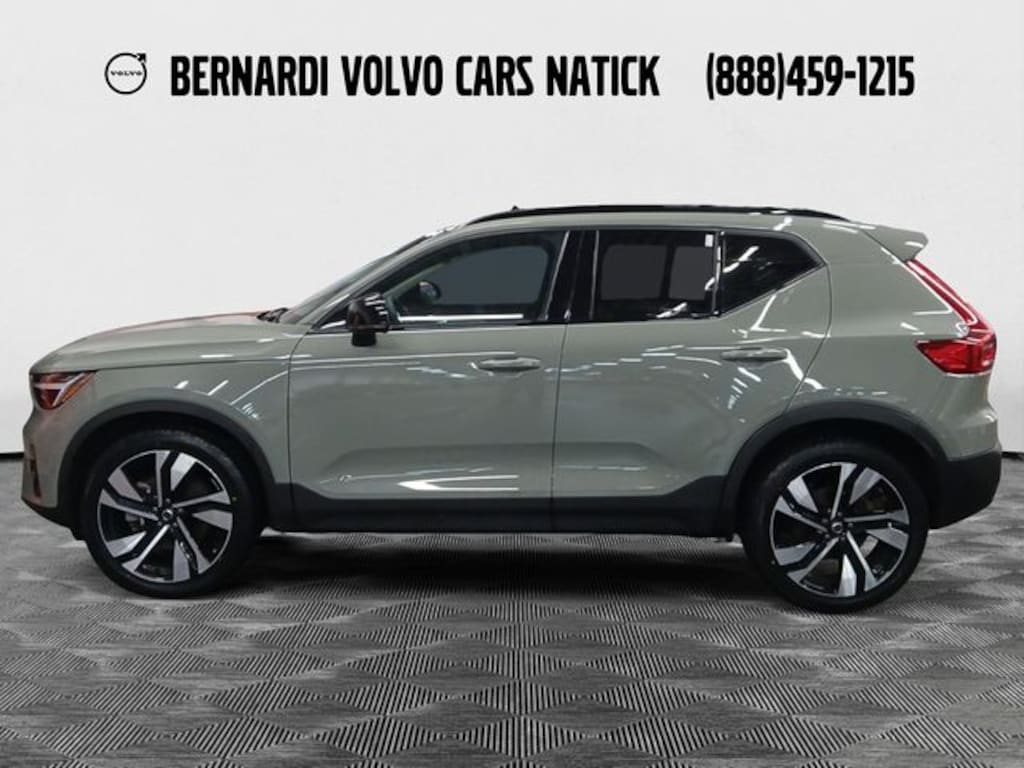 Certified 2024 Volvo XC40 B5 Plus Dark Theme SUV