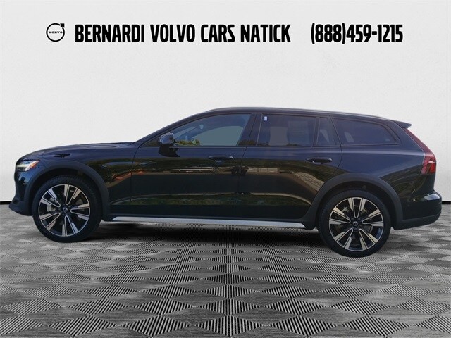 2024 Volvo V60 Cross Country Ultimate photo 2