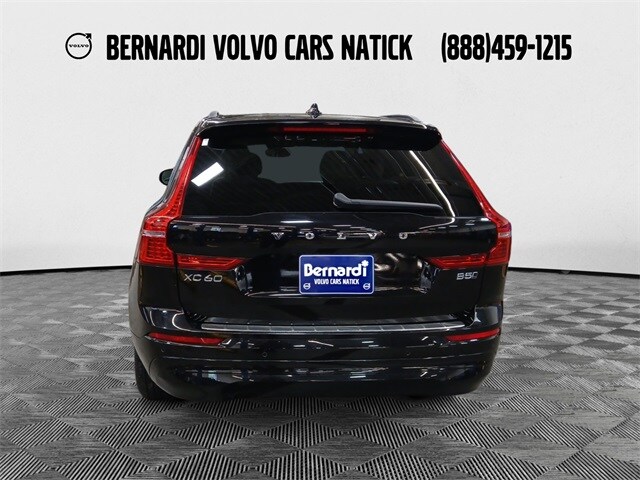 2022 Volvo XC60 B5 Momentum photo 4