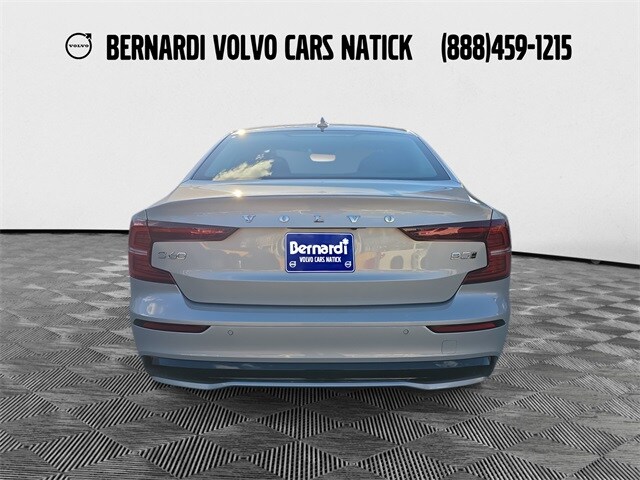 2025 Volvo S60 B5 Plus photo 4